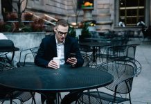 Celebrity Make-up Artist Glenny Meyers Shows you Her Beauty Tricks